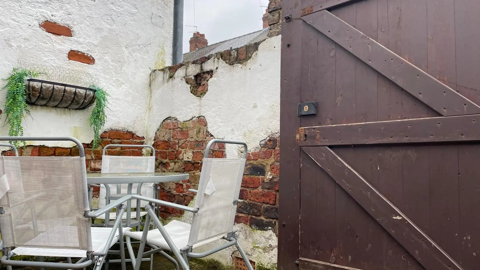 The Knavesmire - Quaint Victorian Home With Free Parkingの連絡先